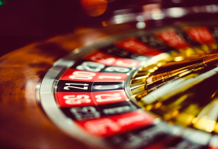 Interface Baccarat dengan kartu dealer dan pemain yang jelas