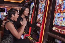 Antarmuka pemain dengan chip virtual dan tombol taruhan Dream Gaming